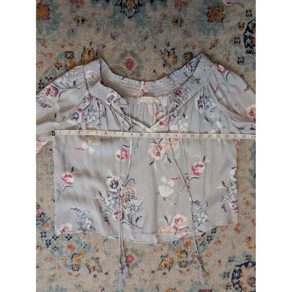 ASTR The Label Gray Floral 3/4 Sleeve Shirred Shoulder Top Style AT12170 - Small - Picture 6 of 9